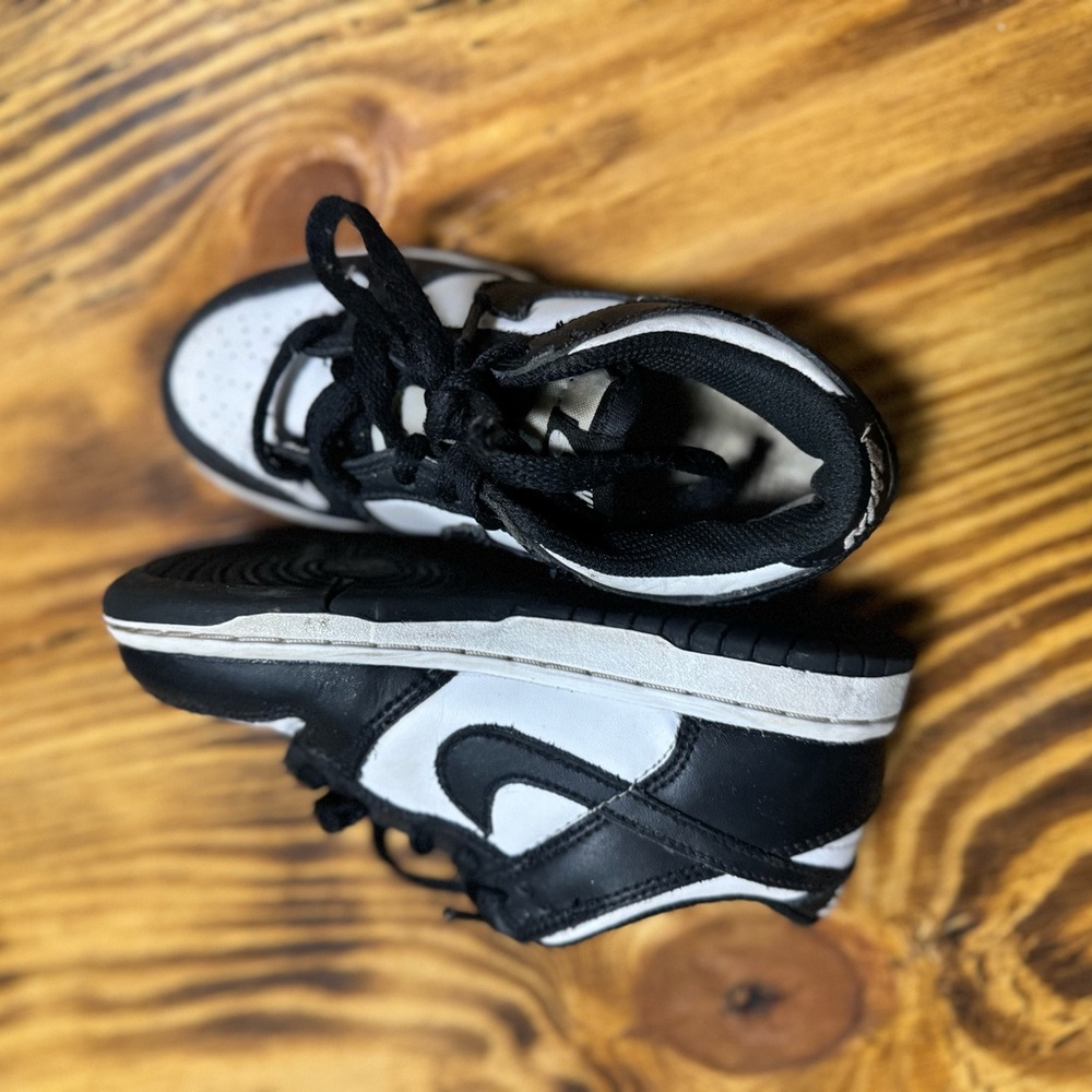 Nikes - Picture 2 of 5